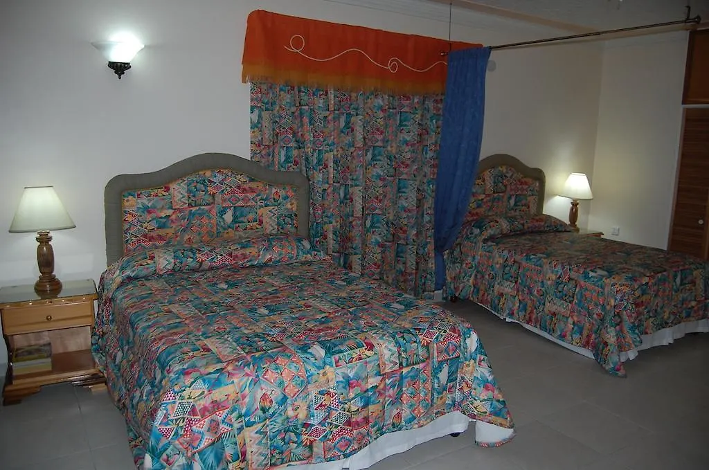 Holiday Haven Hotel Runaway Bay